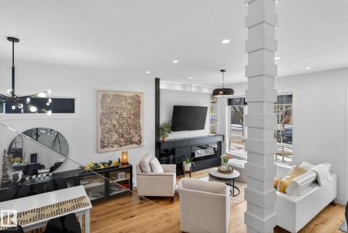 8405 77 Street, Edmonton, AB - Indoor