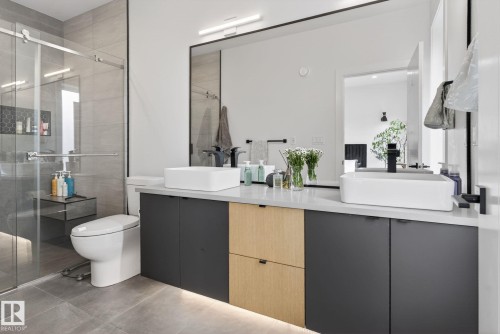 8405 77 Street, Edmonton, AB - Indoor Photo Showing Bathroom