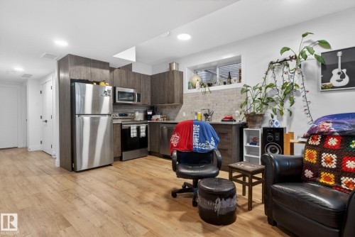 8405 77 Street, Edmonton, AB - Indoor Photo Showing Kitchen