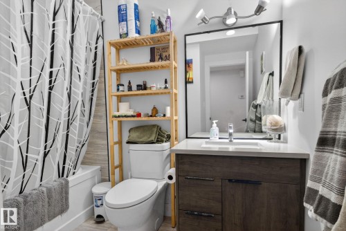 8405 77 Street, Edmonton, AB - Indoor Photo Showing Bathroom