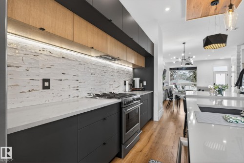 8405 77 Street, Edmonton, AB - Indoor Photo Showing Kitchen With Upgraded Kitchen