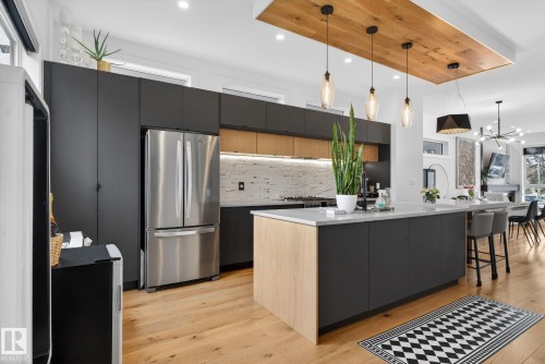 8405 77 Street, Edmonton, AB - Indoor Photo Showing Kitchen With Upgraded Kitchen