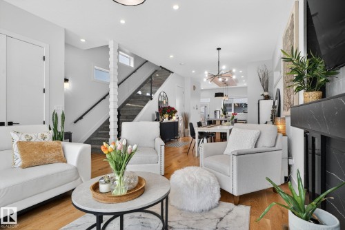 8405 77 Street, Edmonton, AB - Indoor Photo Showing Living Room