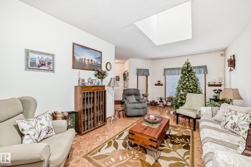 14 Linkside Place, Spruce Grove, AB - Indoor Photo Showing Living Room