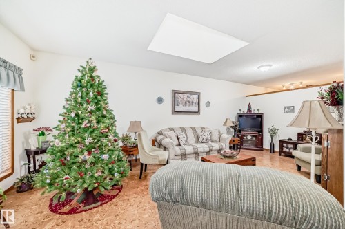 14 Linkside Place, Spruce Grove, AB - Indoor Photo Showing Bedroom