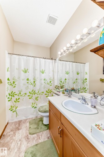 14 Linkside Place, Spruce Grove, AB - Indoor Photo Showing Bathroom