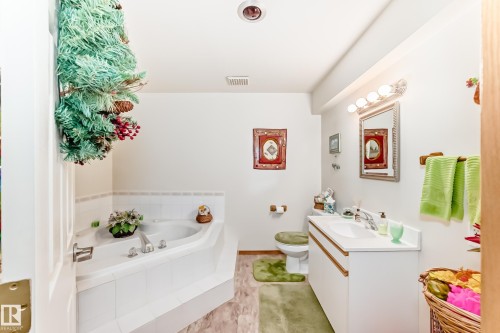 14 Linkside Place, Spruce Grove, AB - Indoor Photo Showing Bathroom