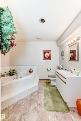 14 Linkside Place, Spruce Grove, AB - Indoor Photo Showing Bathroom