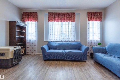 20515 92 Avenue, Edmonton, AB - Indoor Photo Showing Living Room