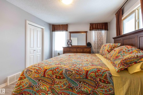 20515 92 Avenue, Edmonton, AB - Indoor Photo Showing Bedroom
