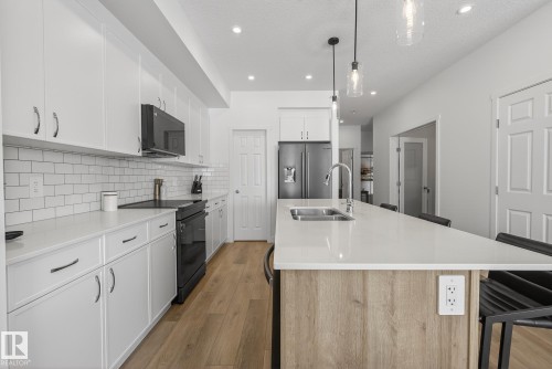 18 Nouveau Drive, St. Albert, AB - Indoor Photo Showing Kitchen With Double Sink With Upgraded Kitchen