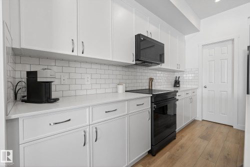 18 Nouveau Drive, St. Albert, AB - Indoor Photo Showing Kitchen