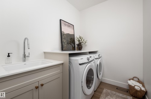 7 Sydwyck Circle, Spruce Grove, AB - Indoor Photo Showing Laundry Room