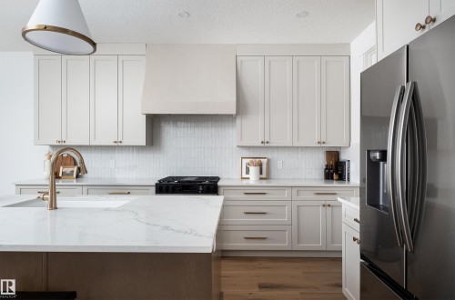 7 Sydwyck Circle, Spruce Grove, AB - Indoor Photo Showing Kitchen With Stainless Steel Kitchen With Upgraded Kitchen