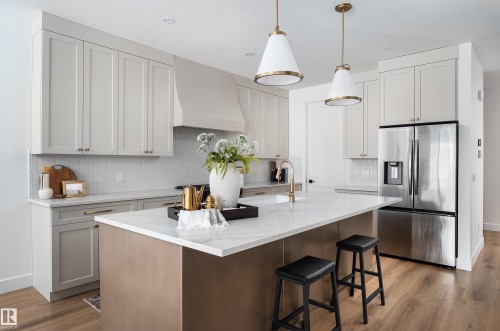 7 Sydwyck Circle, Spruce Grove, AB - Indoor Photo Showing Kitchen With Stainless Steel Kitchen With Upgraded Kitchen