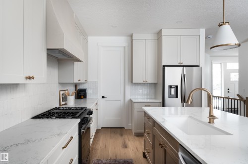 7 Sydwyck Circle, Spruce Grove, AB - Indoor Photo Showing Kitchen With Upgraded Kitchen