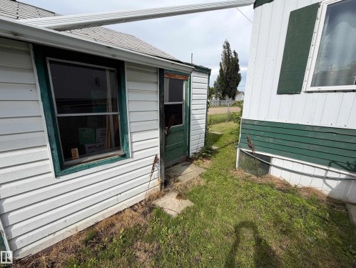 32 4202 45 Street, Wetaskiwin, AB 