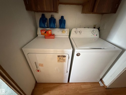 32 4202 45 Street, Wetaskiwin, AB - Indoor Photo Showing Laundry Room