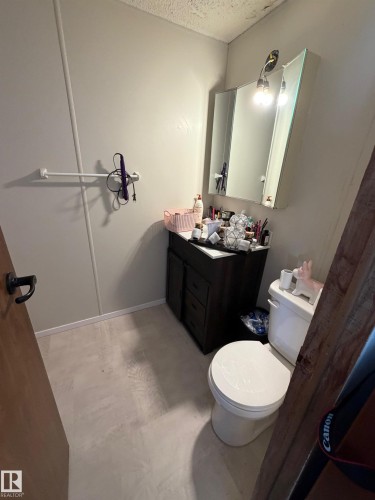 32 4202 45 Street, Wetaskiwin, AB - Indoor Photo Showing Bathroom