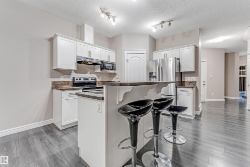 2929 16A Avenue, Edmonton, AB - Indoor Photo Showing Kitchen
