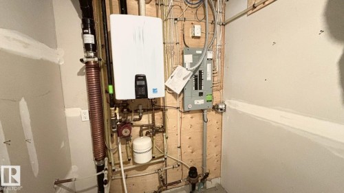 16 2003 Rabbit Hill Road Nw, Edmonton, AB - Indoor