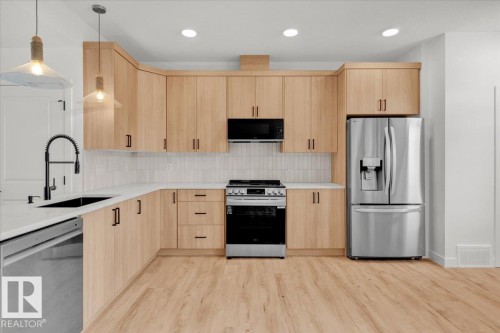 1309 Keswick Drive, Edmonton, AB - Indoor Photo Showing Kitchen With Upgraded Kitchen