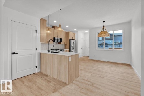 1309 Keswick Drive, Edmonton, AB - Indoor Photo Showing Kitchen