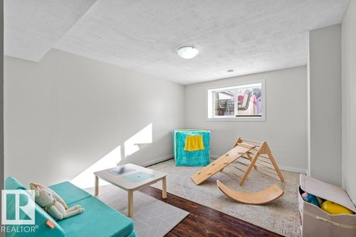 The room features a window, providing natural light, and a ceiling-mounted light fixture - 1227 Secord Landing, Edmonton, AB - Indoor