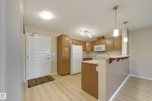 404 6070 Schonsee Way, Edmonton, AB - Indoor Photo Showing Kitchen