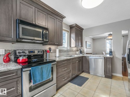 7653 91 Avenue, Edmonton, AB - Indoor Photo Showing Kitchen With Upgraded Kitchen