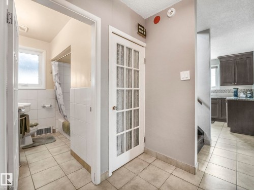 7653 91 Avenue, Edmonton, AB - Indoor Photo Showing Bathroom