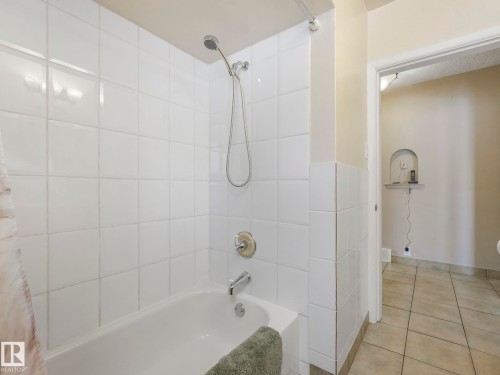 7653 91 Avenue, Edmonton, AB - Indoor Photo Showing Bathroom