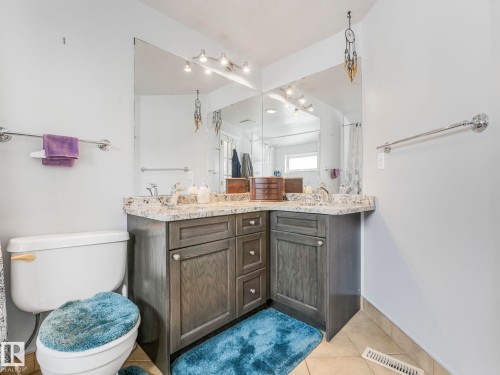 7653 91 Avenue, Edmonton, AB - Indoor Photo Showing Bathroom