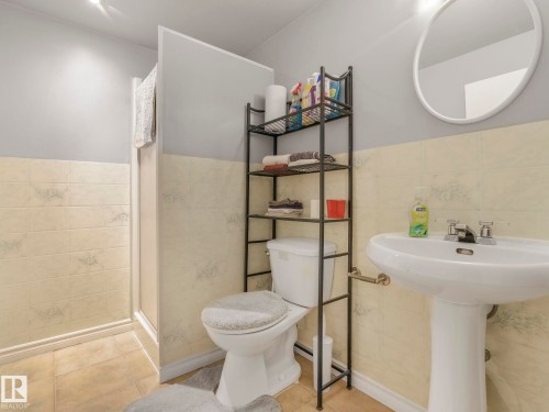 7653 91 Avenue, Edmonton, AB - Indoor Photo Showing Bathroom