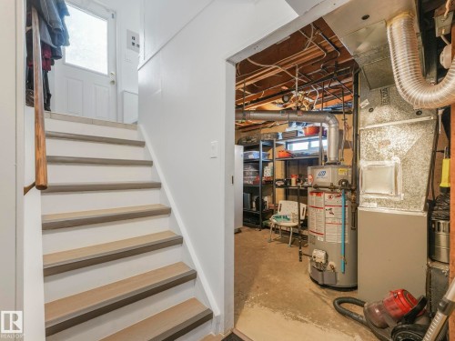 7653 91 Avenue, Edmonton, AB - Indoor Photo Showing Other Room