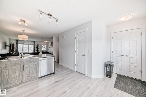 374 Crystallina Nera Drive, Edmonton, AB - Indoor Photo Showing Kitchen