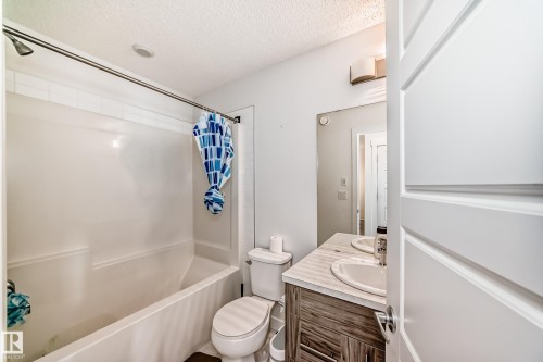 374 Crystallina Nera Drive, Edmonton, AB - Indoor Photo Showing Bathroom