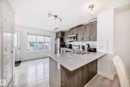 374 Crystallina Nera Drive, Edmonton, AB - Indoor Photo Showing Kitchen With Double Sink With Upgraded Kitchen