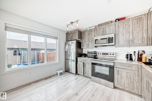 374 Crystallina Nera Drive, Edmonton, AB - Indoor Photo Showing Kitchen With Stainless Steel Kitchen