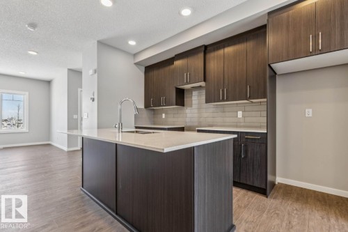 306 Hawthorn Way, Leduc, AB - Indoor Photo Showing Kitchen With Upgraded Kitchen