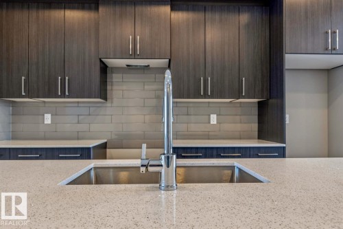 306 Hawthorn Way, Leduc, AB - Indoor Photo Showing Kitchen With Upgraded Kitchen