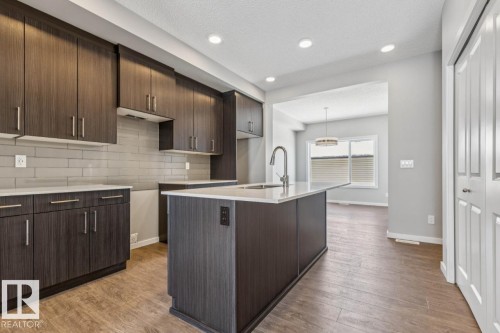 306 Hawthorn Way, Leduc, AB - Indoor Photo Showing Kitchen With Upgraded Kitchen