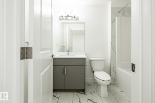 50 7110 Keswick Common, Edmonton, AB - Indoor Photo Showing Bathroom