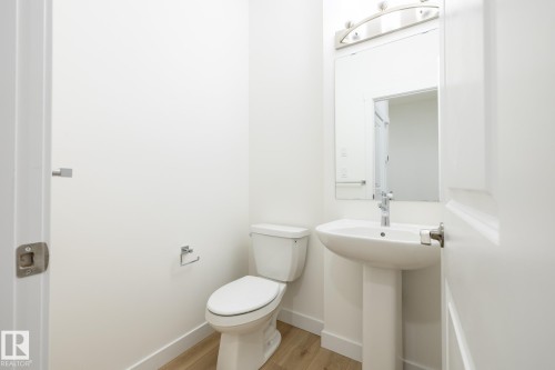 50 7110 Keswick Common, Edmonton, AB - Indoor Photo Showing Bathroom