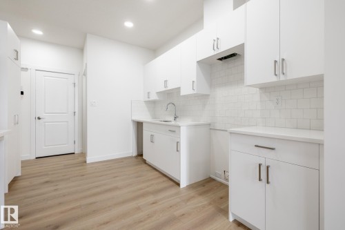 50 7110 Keswick Common, Edmonton, AB - Indoor Photo Showing Kitchen