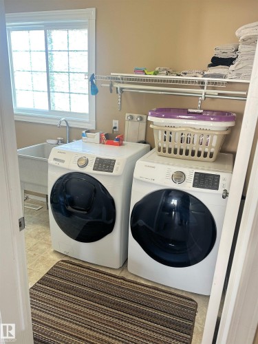 1750 Tomlinson Common, Edmonton, AB - Indoor Photo Showing Laundry Room