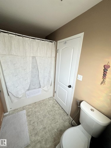 1750 Tomlinson Common, Edmonton, AB - Indoor Photo Showing Bathroom
