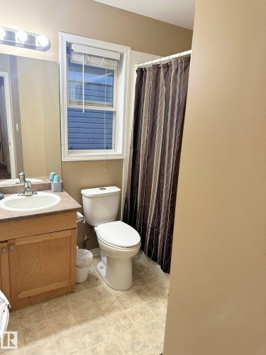 1750 Tomlinson Common, Edmonton, AB - Indoor Photo Showing Bathroom