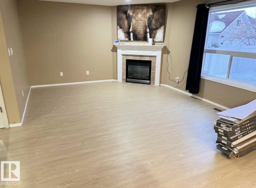 1750 Tomlinson Common, Edmonton, AB - Indoor With Fireplace