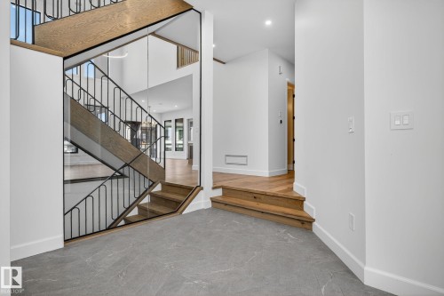 4706 Knight Close, Edmonton, AB - Indoor Photo Showing Other Room